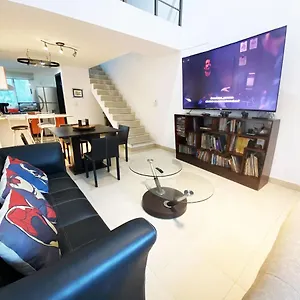 https://geek-chic-townhouse.allrivieramayahotels.com